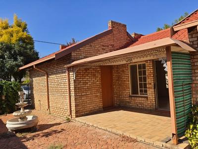 Townhouse For Sale in Parktown Estate, Pretoria