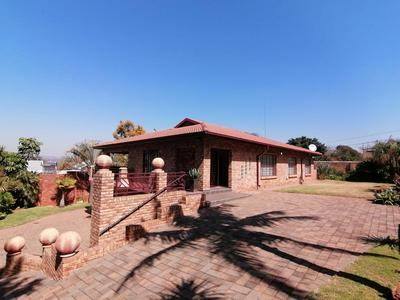 House For Sale in Waverley, Pretoria